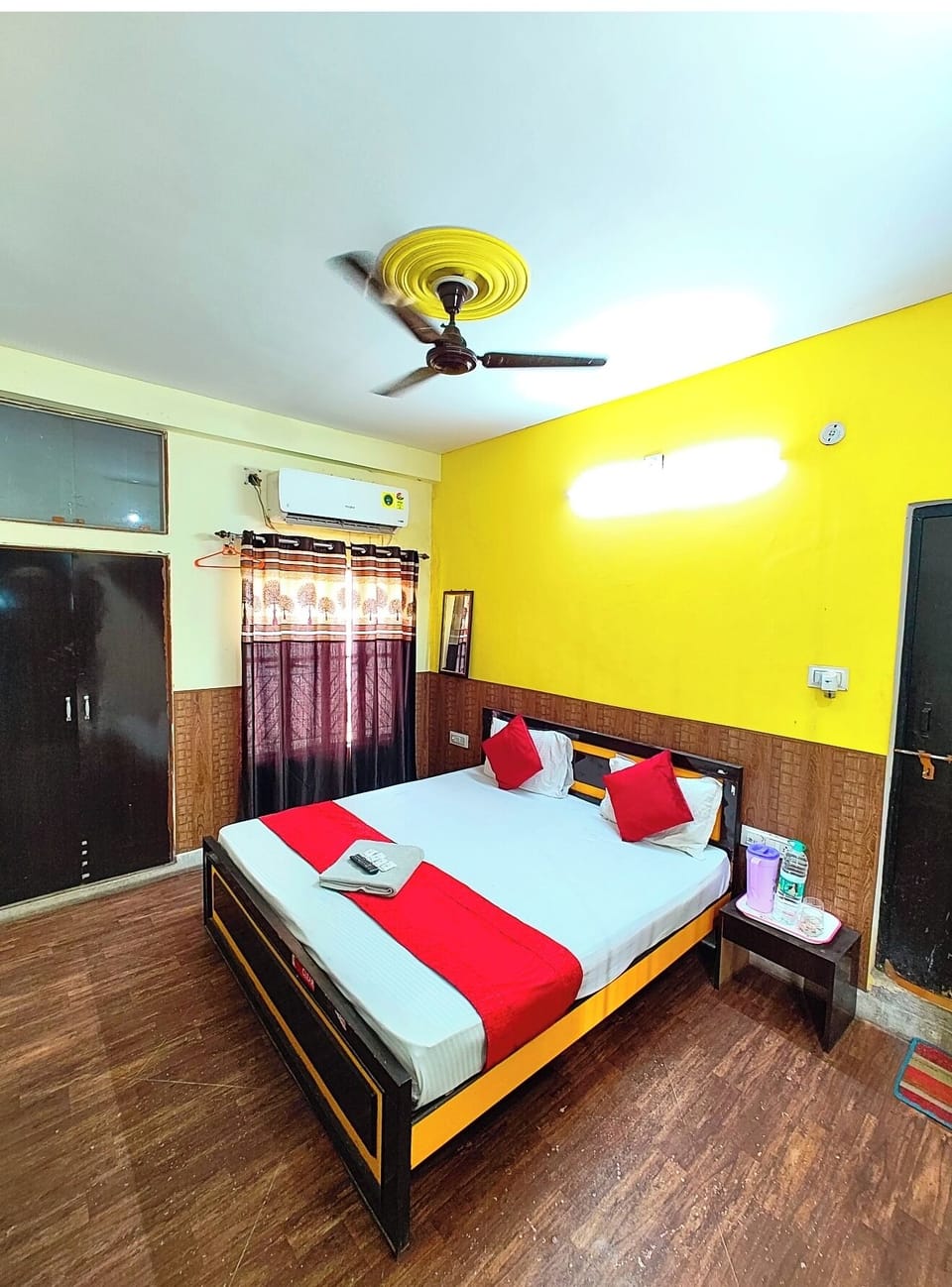 Hypo-allergenic bedding, desk, soundproofing, free WiFi