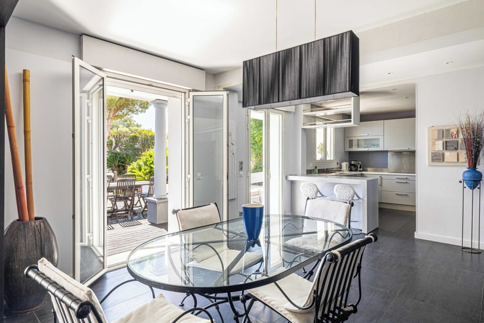 Villa | Dining