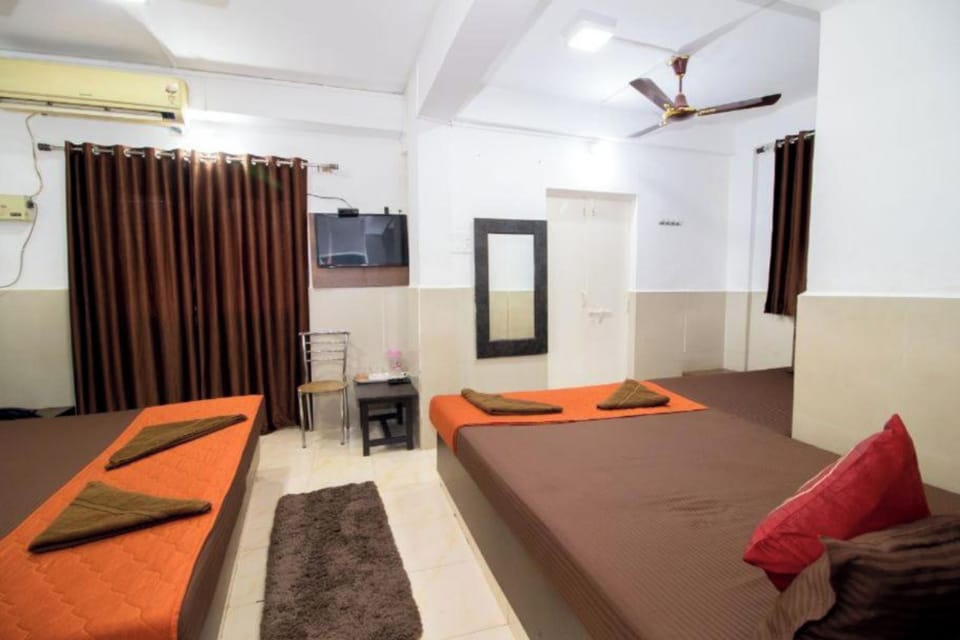 Hypo-allergenic bedding, desk, soundproofing, free WiFi