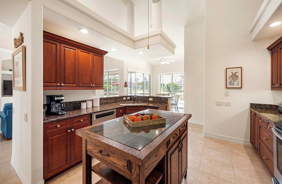 Fully Equipped Kitchen Great For Cooking