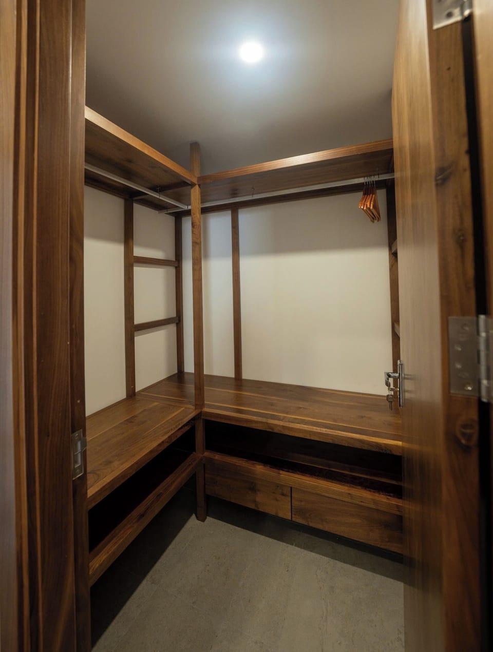 Deluxe Double Room, 1 Bedroom, City View | Desk, iron/ironing board, free WiFi, bed sheets
