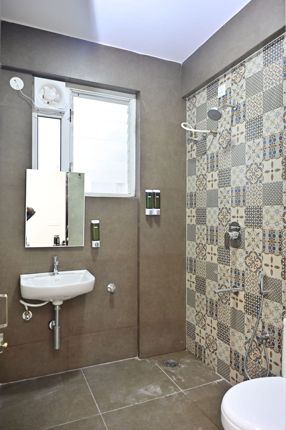 Executive Double or Twin Room | Bathroom | Shower, free toiletries, hair dryer, towels
