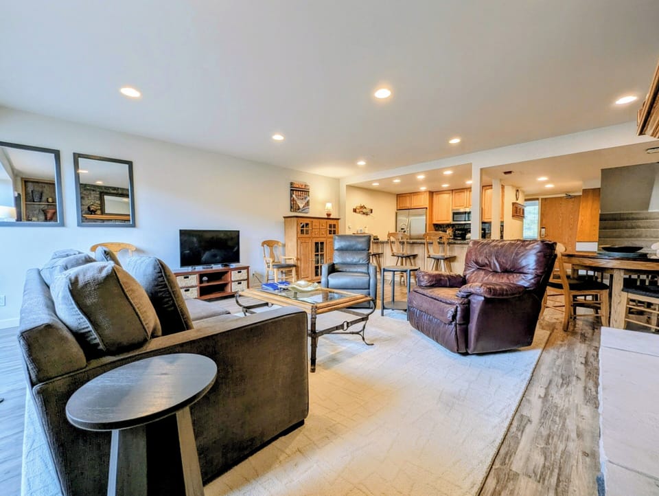Spacious living room