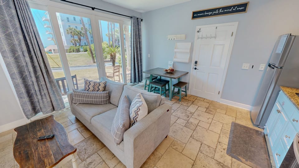 Condo, 1 Bedroom | Living area
