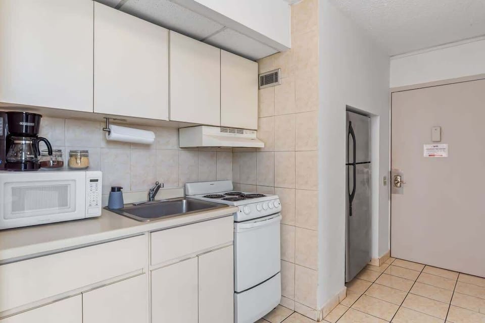 Another view of the kitchenette