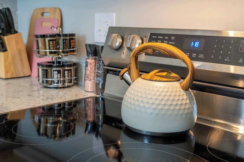 An appliance for boiling water quickly, ideal for making tea, coffee, and other hot beverages.