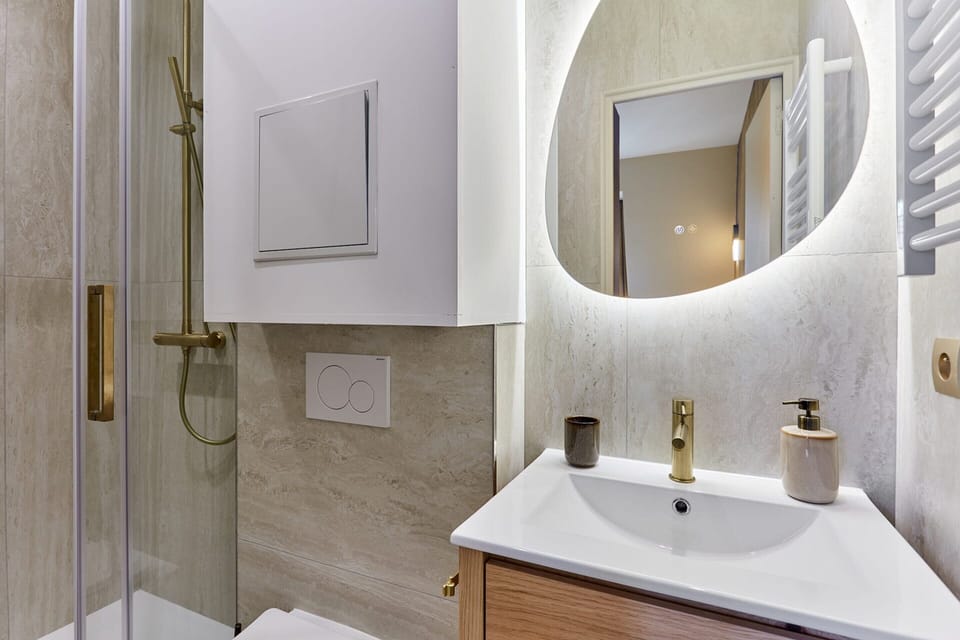 Apartment | Bathroom | Hair dryer, towels, soap, shampoo