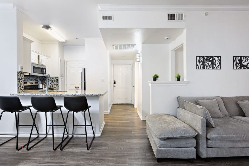 Gather around the dining table for 6, plus extra space at the kitchen island.