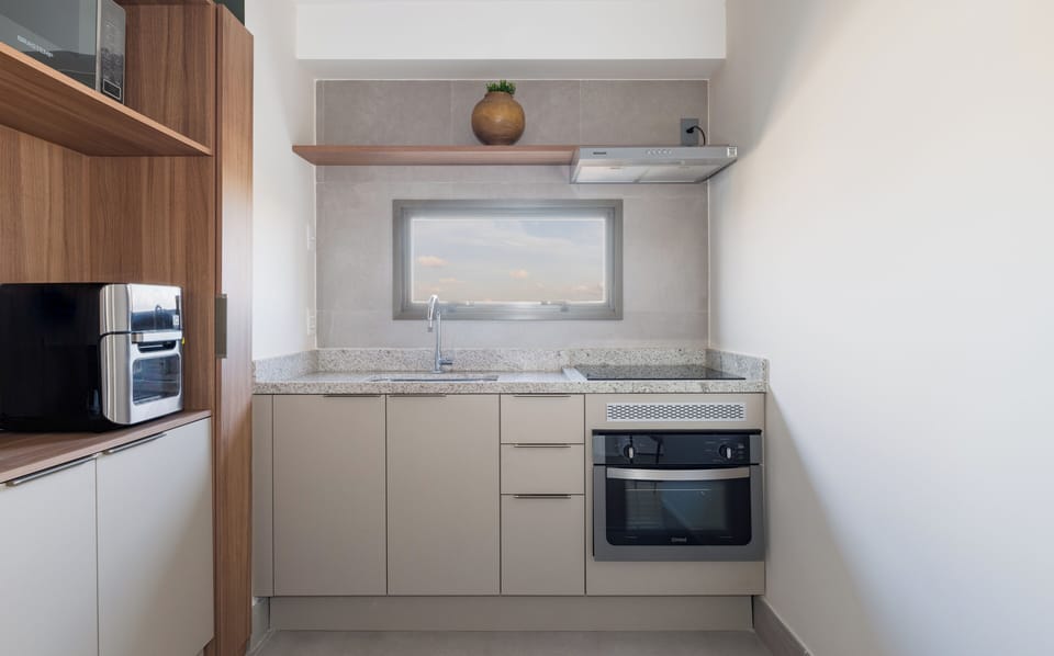 Comfort Apartment, City View | Private kitchen