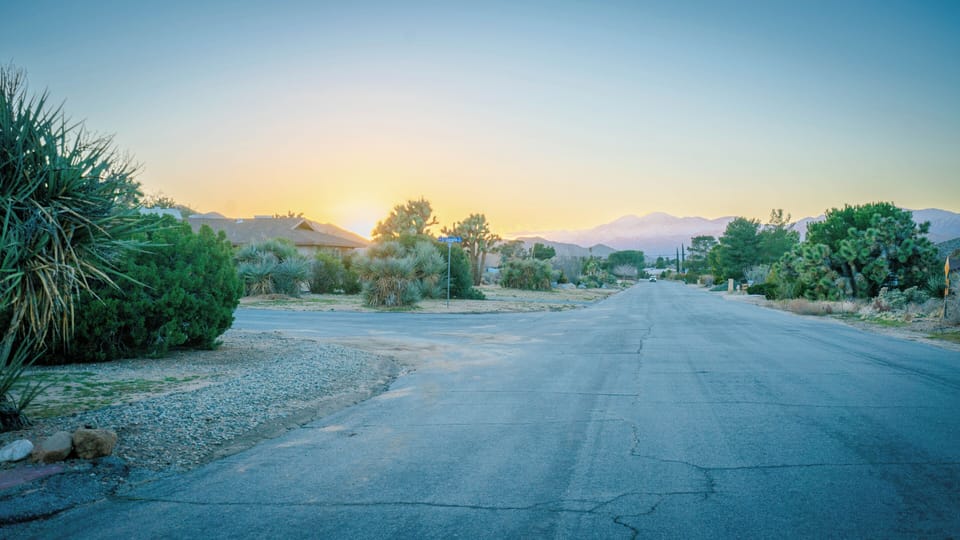 SAFE RESIDENTIAL NEIGHBORHOOD WIDE ROADS MOUNTAIN VIEWS 