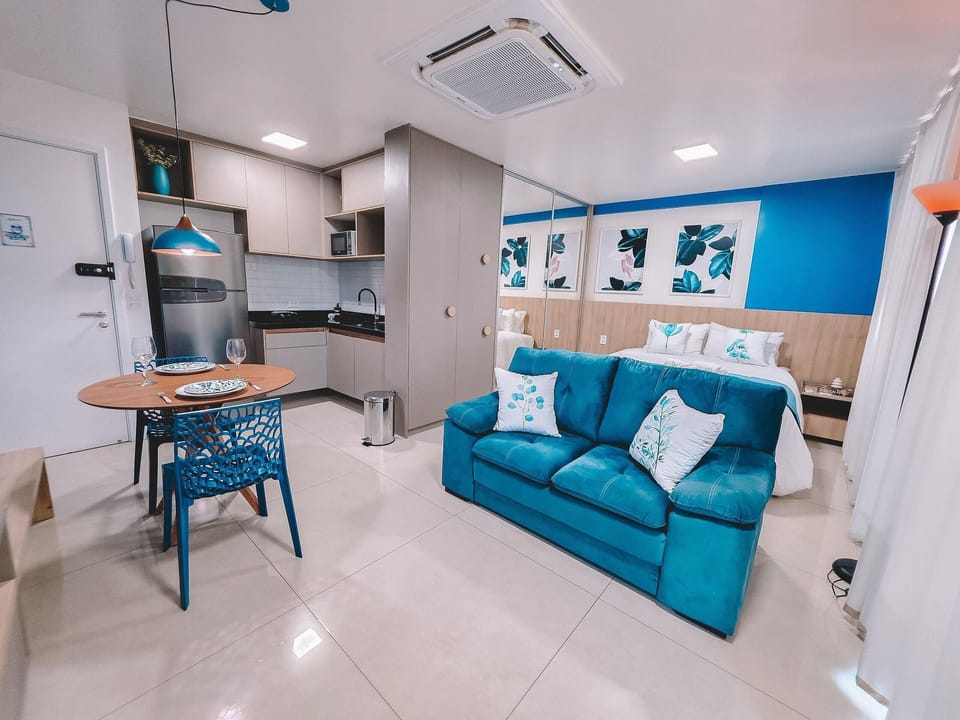 Deluxe Studio, 1 Queen Bed, City View | Interior