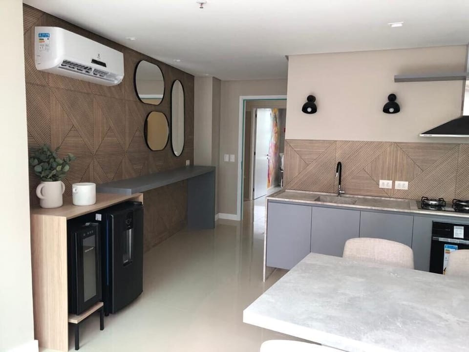 Deluxe Studio, 1 Queen Bed, City View | Private kitchen | Fridge, microwave, cookware/dishes/utensils