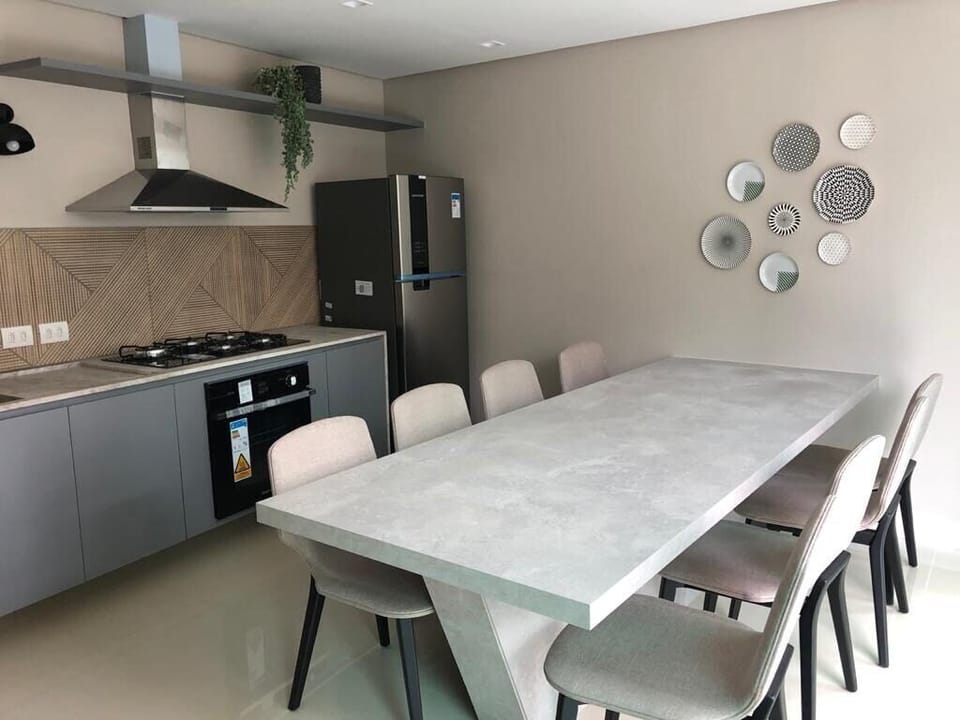 Deluxe Studio, 1 Queen Bed, City View | Private kitchen | Fridge, microwave, cookware/dishes/utensils