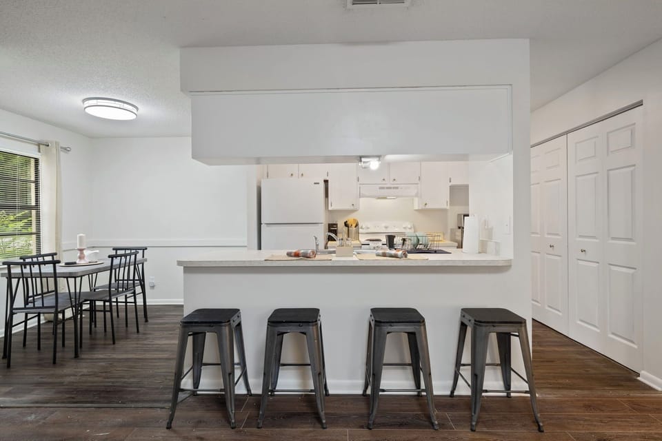 Kitchen Bar Area