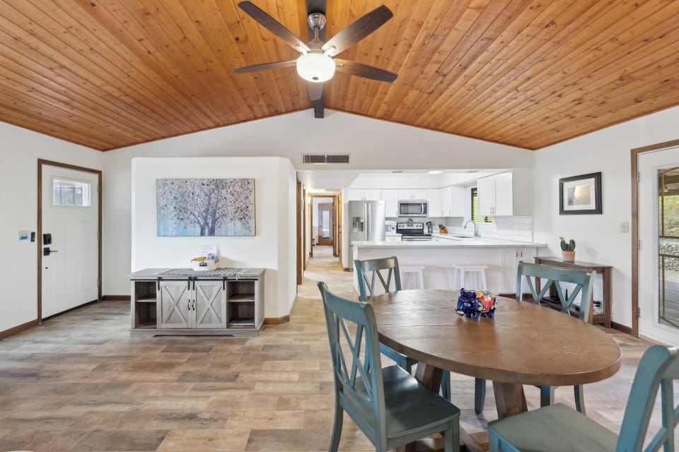 Dining room/kitchen