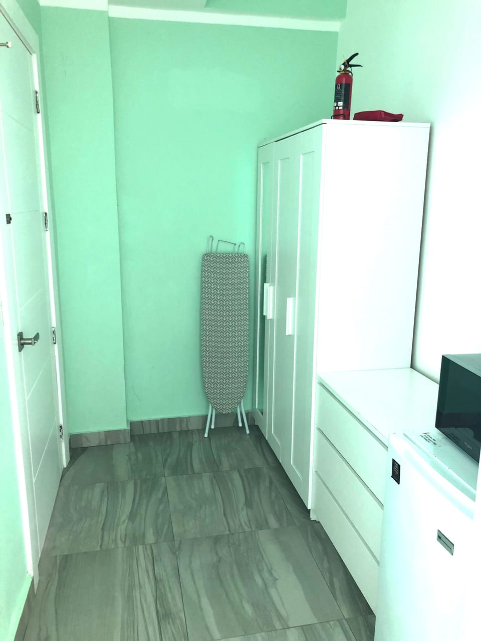 Exclusive Studio, 1 Queen Bed, Kitchenette, City View | Private kitchenette | Fridge, microwave, stovetop, coffee/tea maker