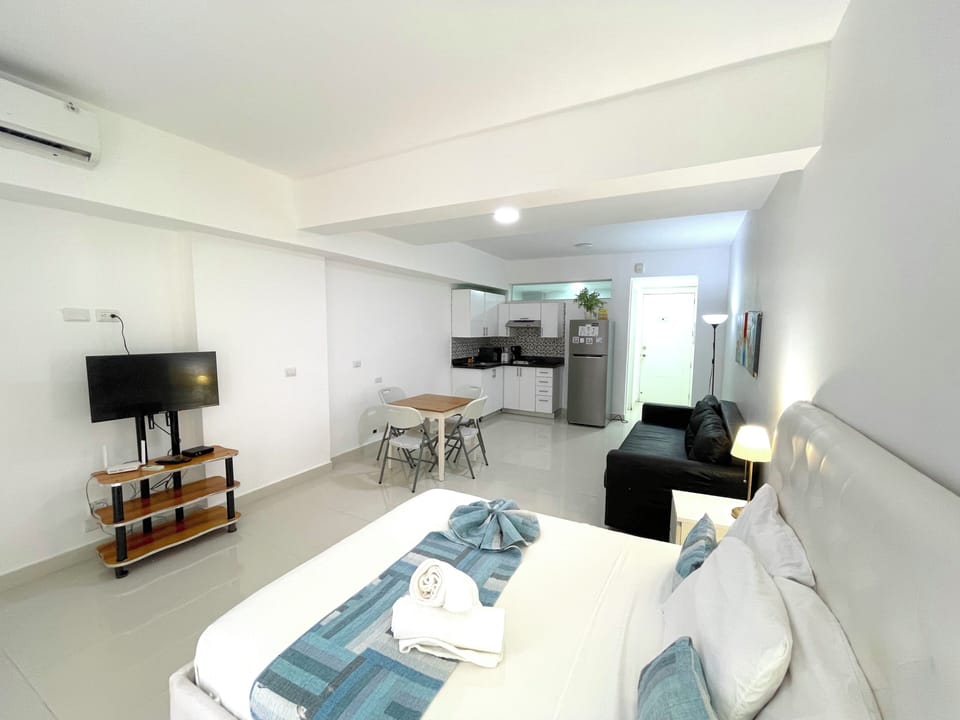 Comfort Studio, Pool Access, City View | Egyptian cotton sheets, premium bedding, down comforters