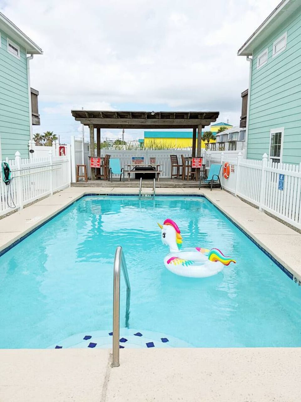 Enjoy the pool with family.