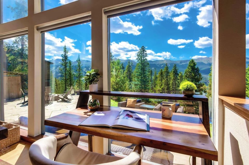 House | In-room business center