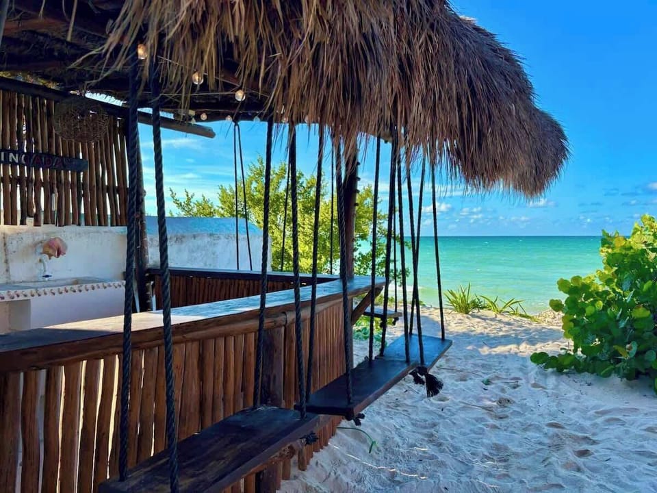 ¡Acceso directo al mar desde la terraza bar!
