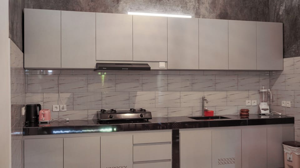 Stovetop, cookware/dishes/utensils