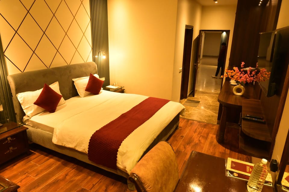 Superior Double Room, Garden View | Desk, laptop workspace, soundproofing, iron/ironing board