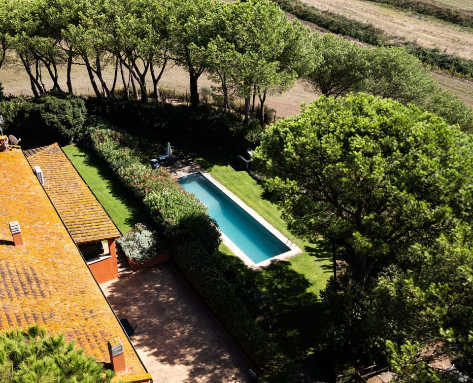 Amenities, Balcony / Terrace / Patio, Building Exterior, Facilities, Garden, Outdoor, Pool, Room Detail, Spring, Summer
