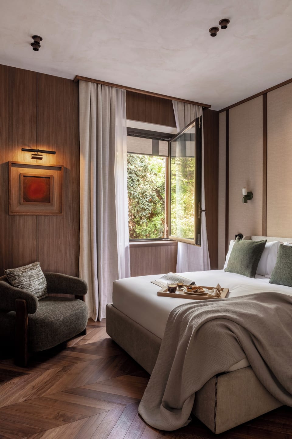 Suite | Minibar, in-room safe, desk, laptop workspace