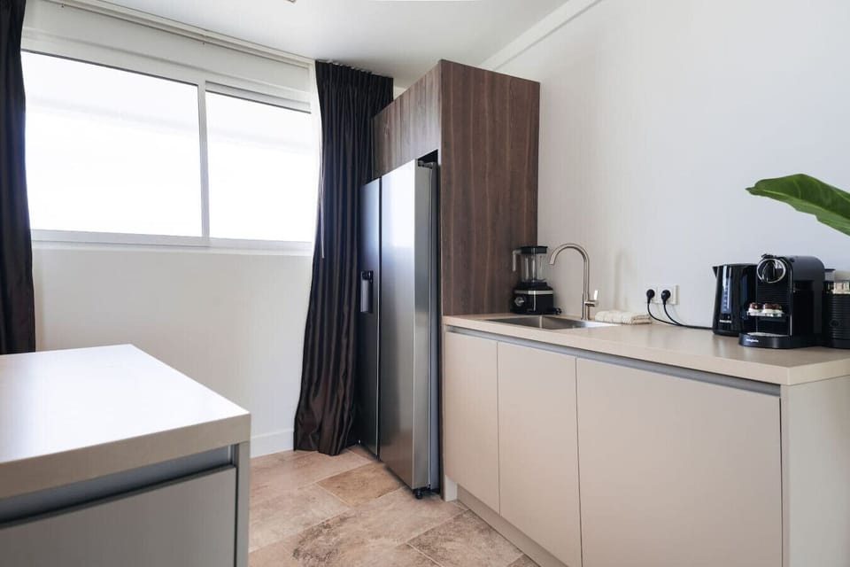 Here’s a sleek and functional kitchen corner! With modern appliances and a clean design, it’s perfect for getting your morning coffee or preparing dinner.