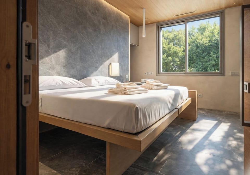 Double Room | WiFi (free), bed sheets