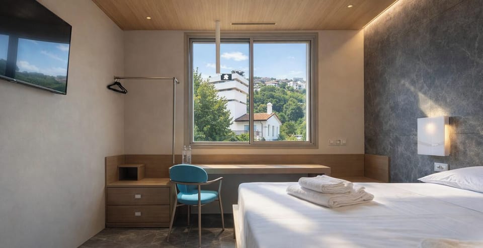 Double Room | WiFi (free), bed sheets