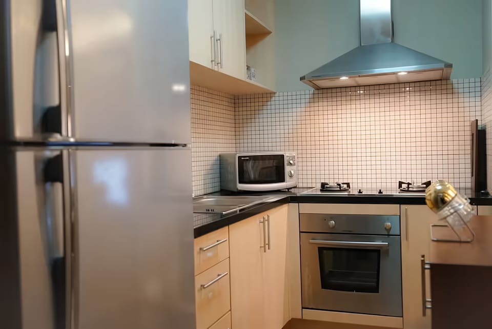 Apartment, 2 Bedrooms, City View | Private kitchen | Fridge, microwave, stovetop, cookware/dishes/utensils