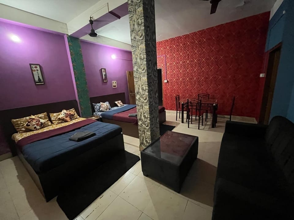 Family Room | Desk, rollaway beds, free WiFi, bed sheets