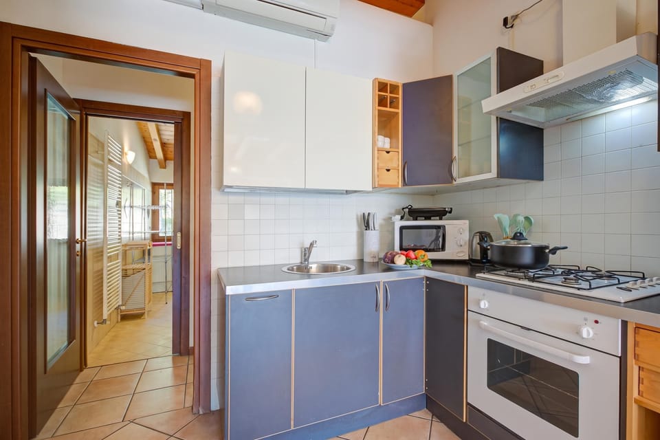 Standard Apartment, 2 Bedrooms, Microwave, Mountainside (Eden House - Terrace & View Lake) | Private kitchen