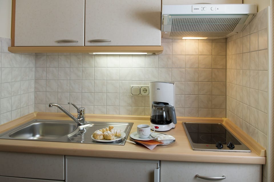 Electric kettle, highchair