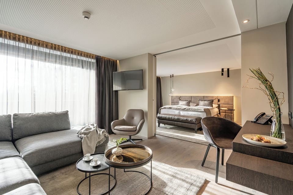 Deluxe Suite, Balcony | Living area