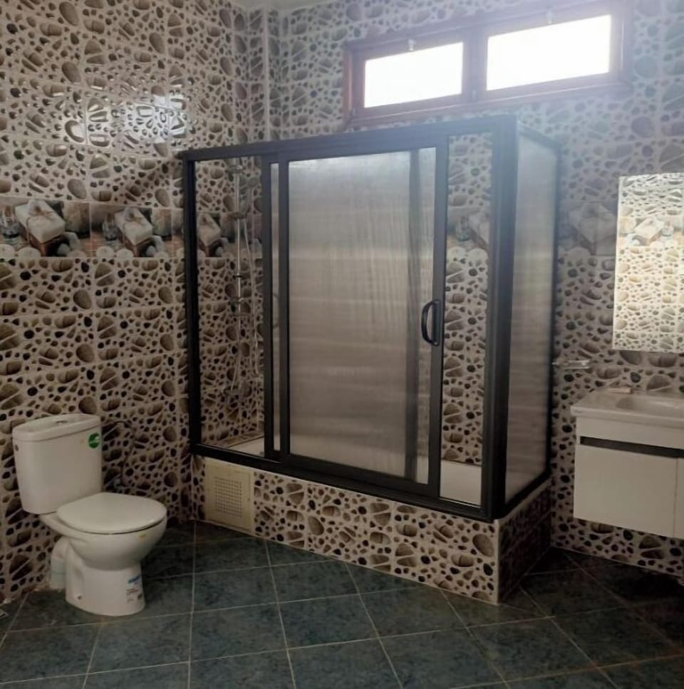 Bidet, towels, soap, shampoo