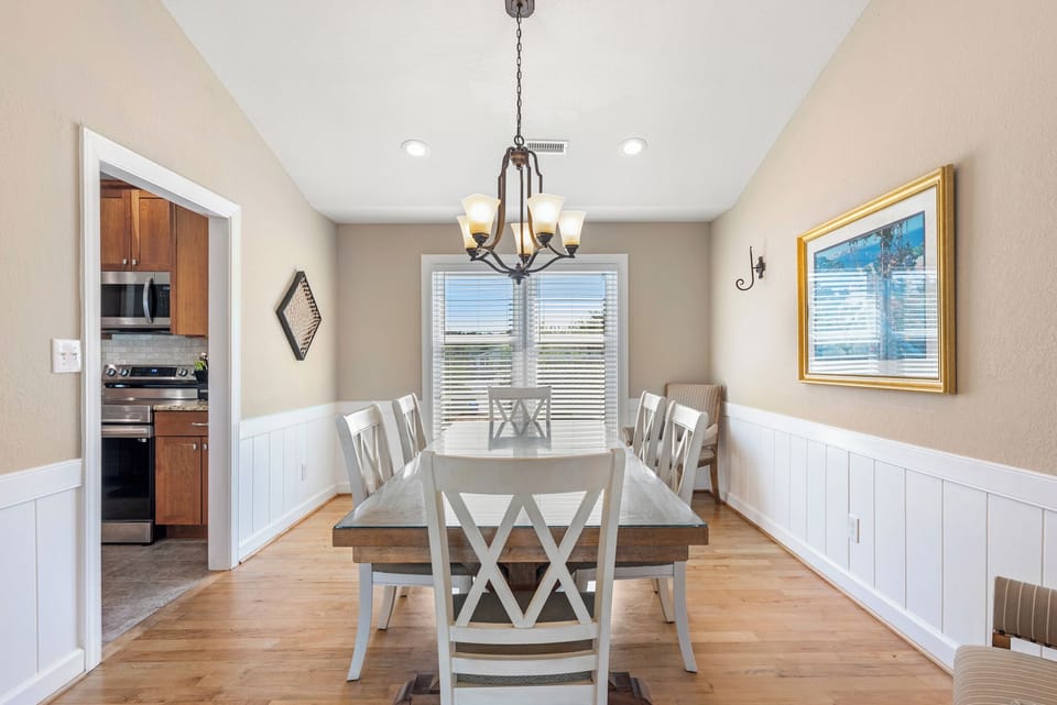 DU614: Sounds Ducky | Top Level Dining Area