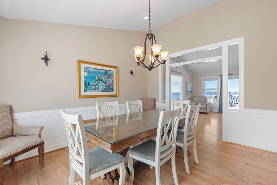 DU614: Sounds Ducky | Top Level Dining Area