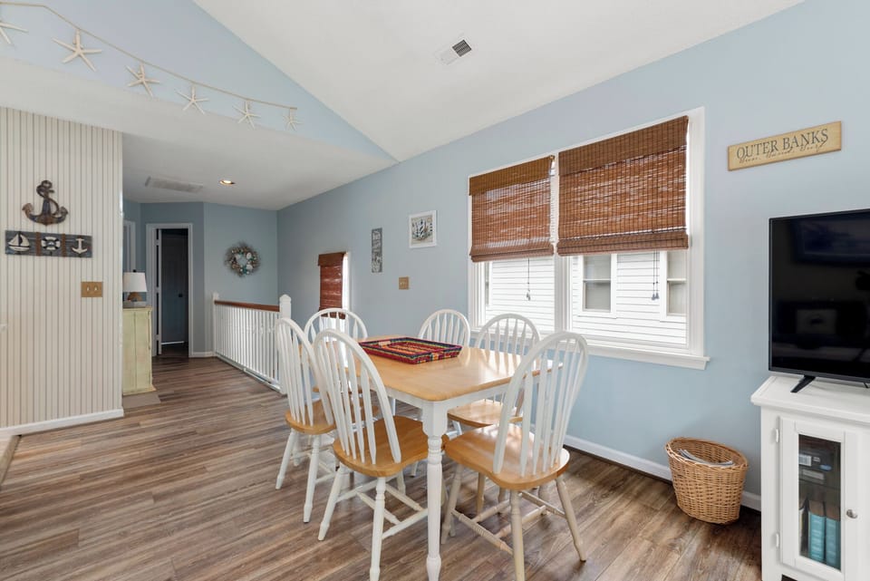 CL11M: Sandy Paws | Top Level Dining Area
