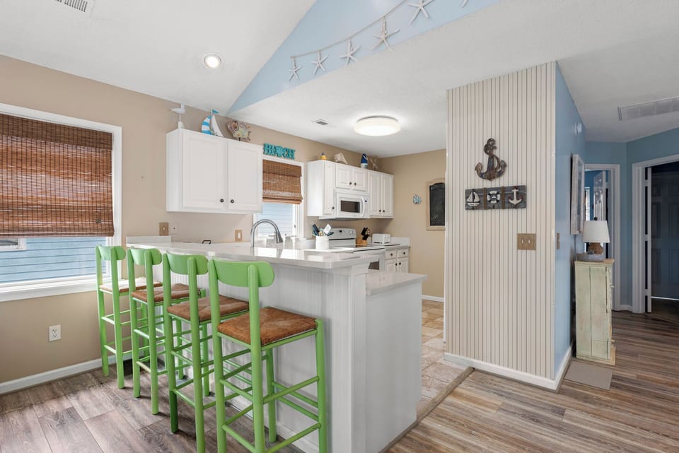 CL11M: Sandy Paws | Top Level Kitchen