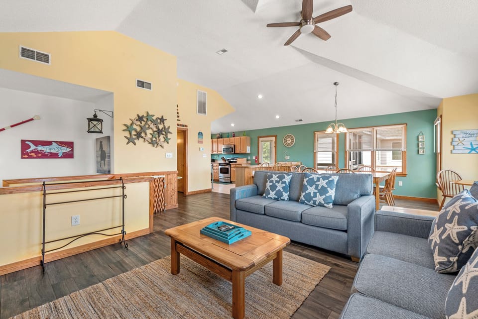 OSK15: Beach Therapy | Top Level Living Area