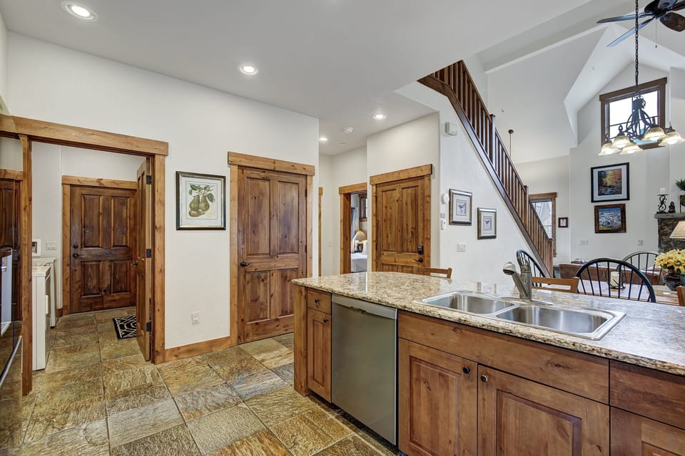 Floor, Flooring, Indoors, Architecture, Building