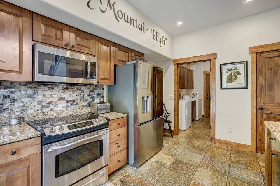 Indoors, Floor, Flooring, Appliance, Microwave