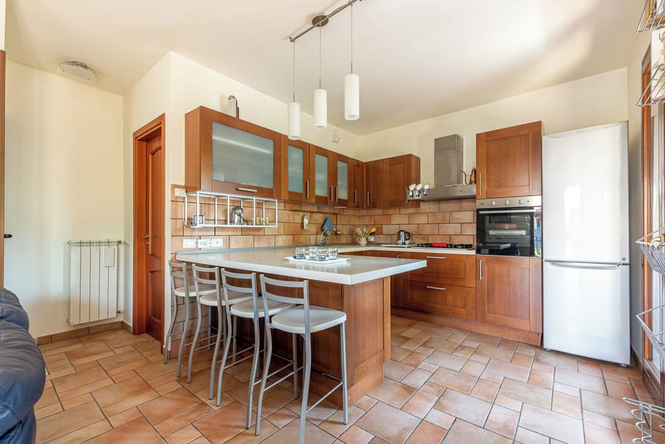 House, 3 Bedrooms, Garden View | Private kitchen | Fridge, oven, stovetop, electric kettle
