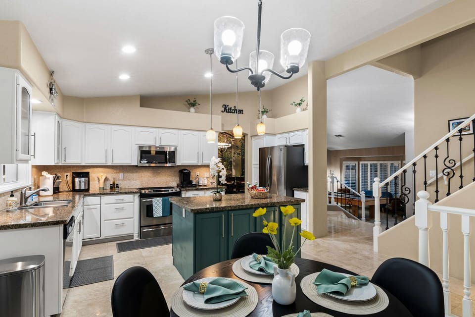 Bright kitchen with island & cozy breakfast nook for 4
