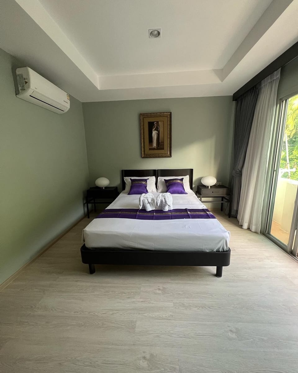 Standard Room, Balcony | In-room safe, desk, blackout drapes, iron/ironing board