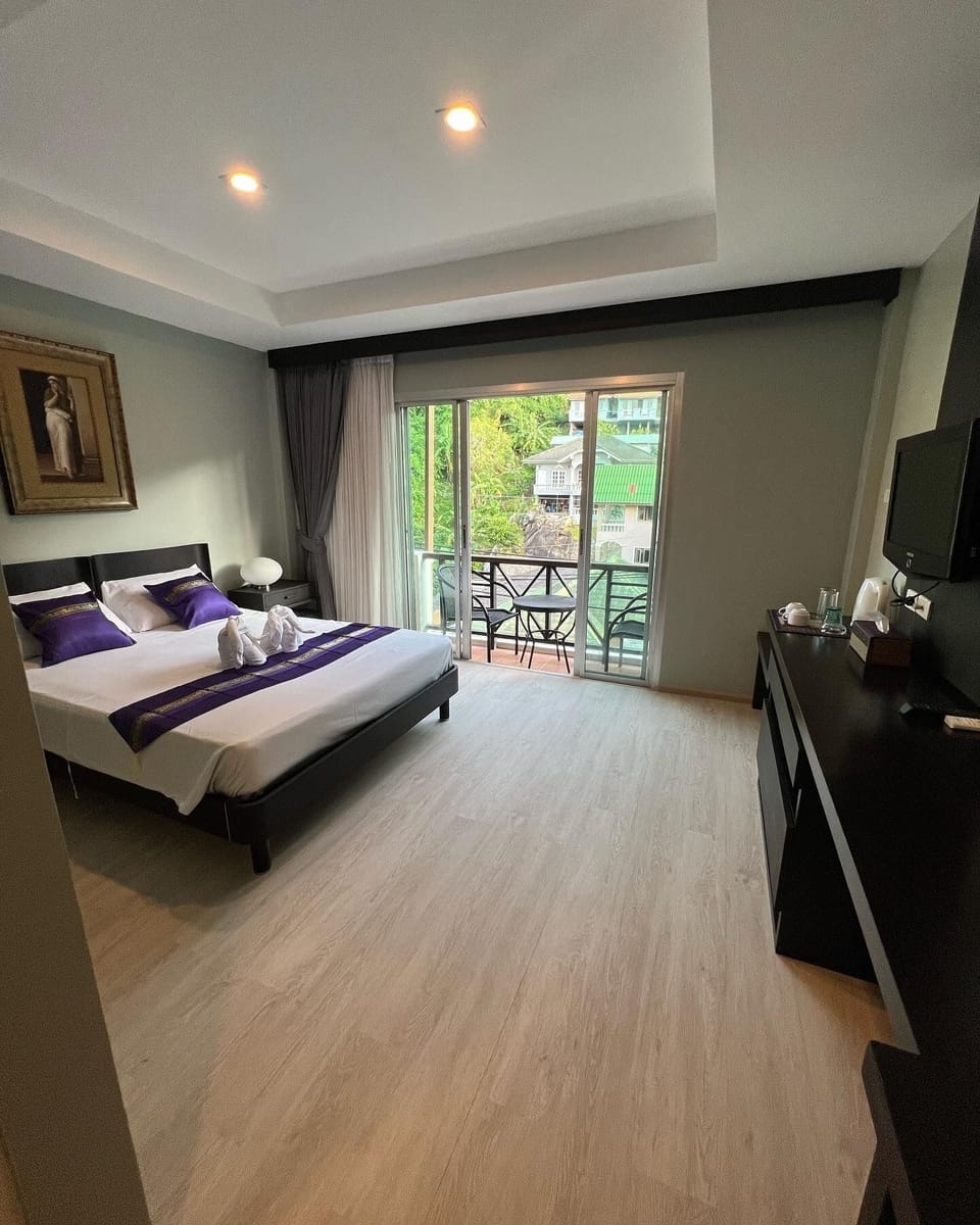 Standard Room, Balcony | In-room safe, desk, blackout drapes, iron/ironing board