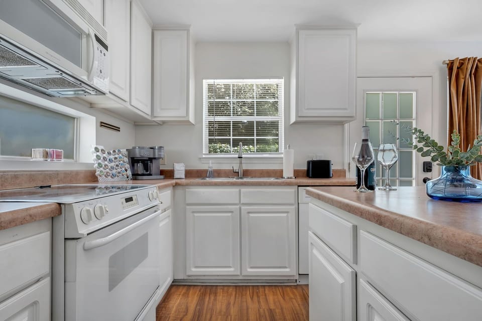 Sleek kitchen countertops 