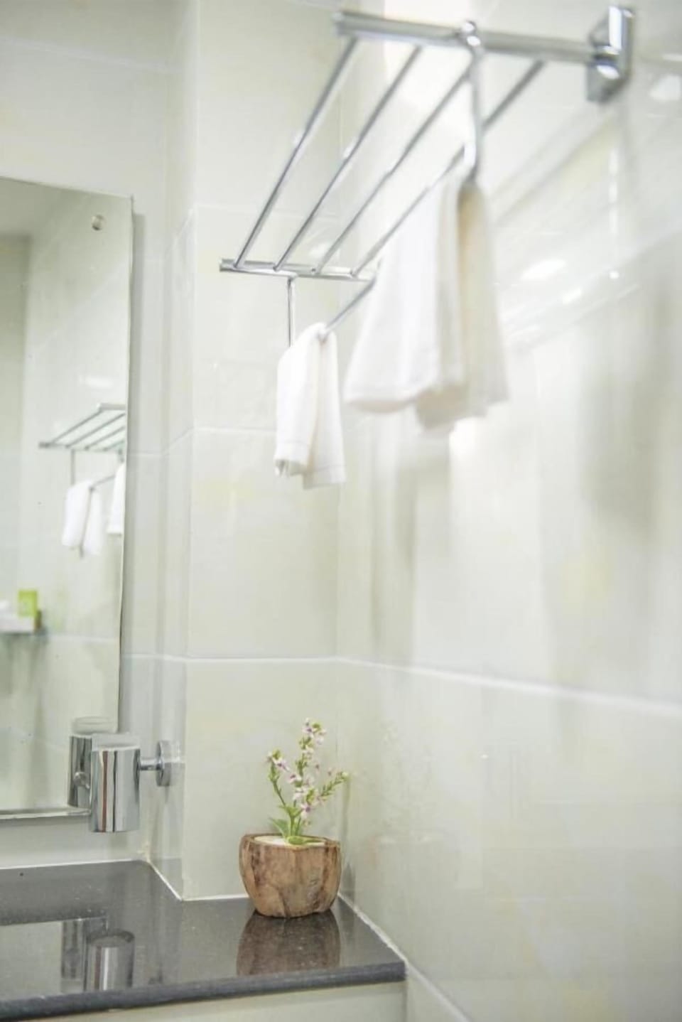 Family Room | Bathroom | Shower, rainfall showerhead, hair dryer, bidet